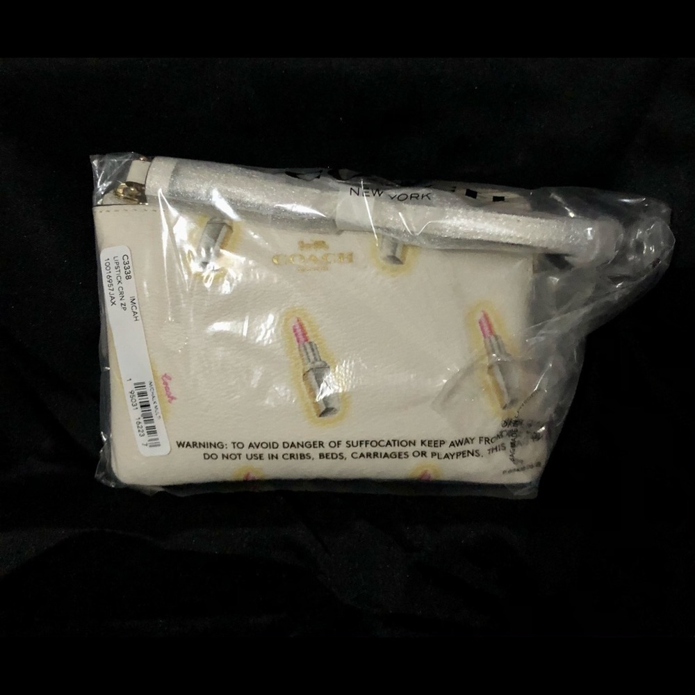 ❌SOLD❌ 💥FLASH SALE💥 COACH Corner Zip Wristlet, Lipstick Print, NWT - Picture 4 of 5